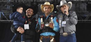 Rafael Marcelino teve dois motivos para comemorar a vitoria no Gold Cowboy 